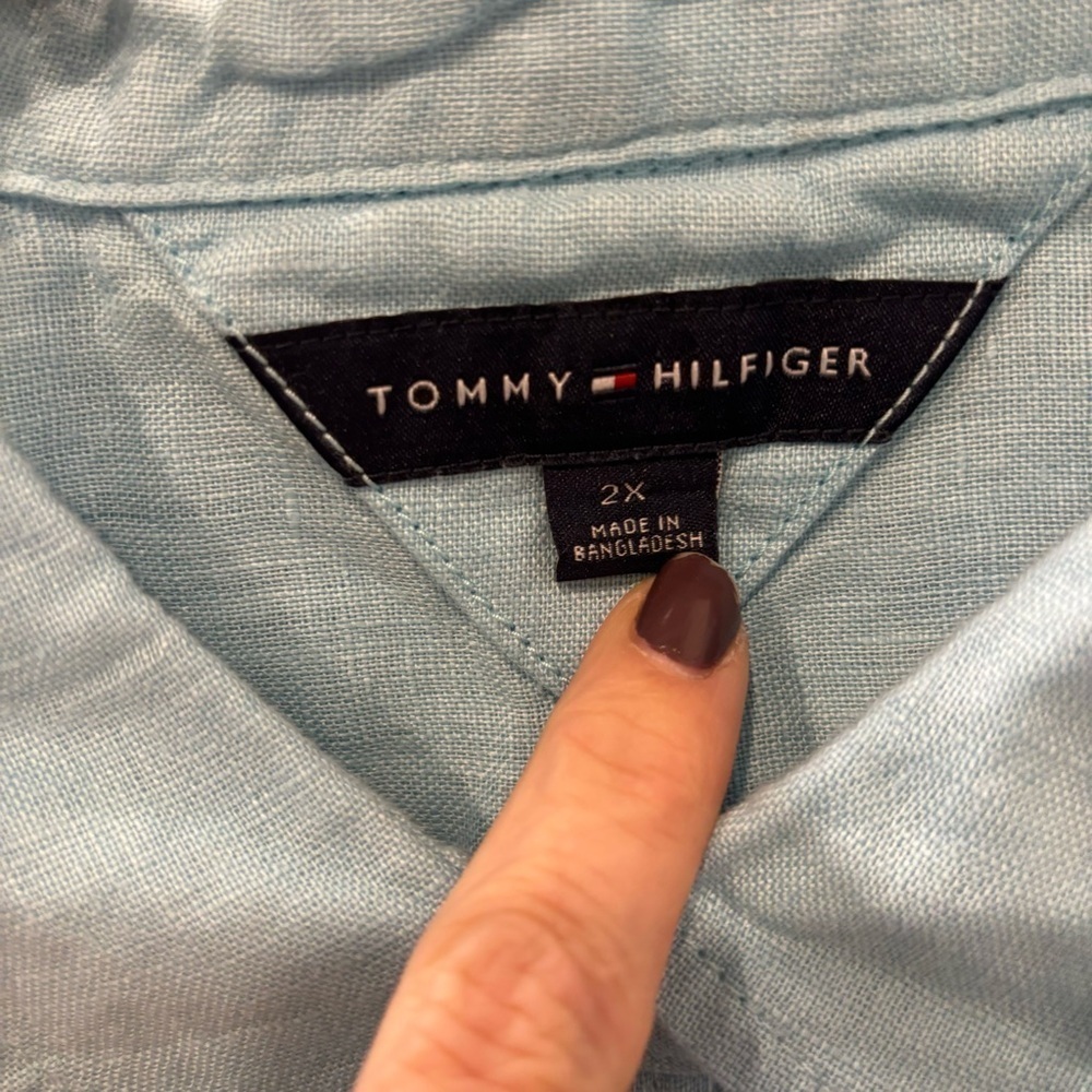 NWOT Light Blue Women's Button-Up Shirt - Picture 4 of 10